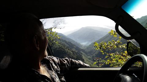 Unterwegs mit Parkranger Dural Khinkiladze im Nationalpark.